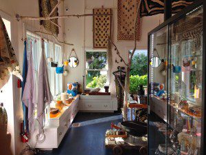 https://www.hamptonstohollywood.com/hamptons-to-hollywood/love-adorned/