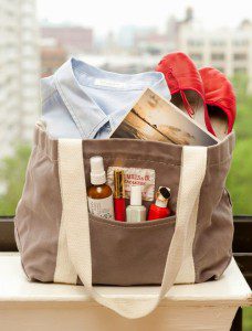 https://www.hamptonstohollywood.com/kyle-langan/how-to-pack-your-ho-bag/
